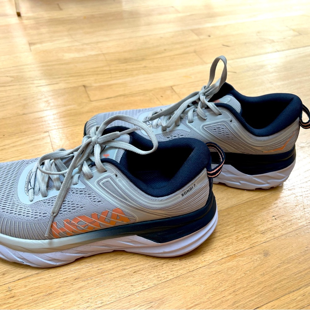 Hoka Bondi 7 women’s size 8.5